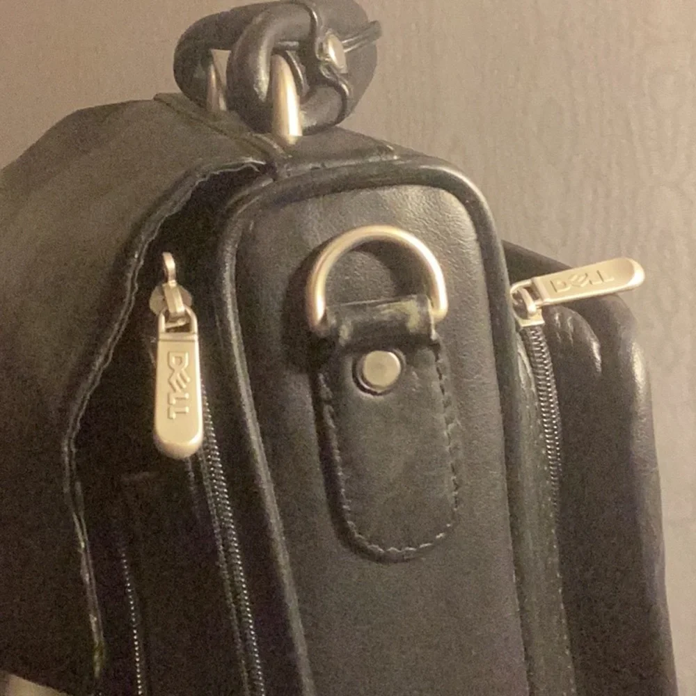DELLS BLACK LEATHER LAPTOP BAG